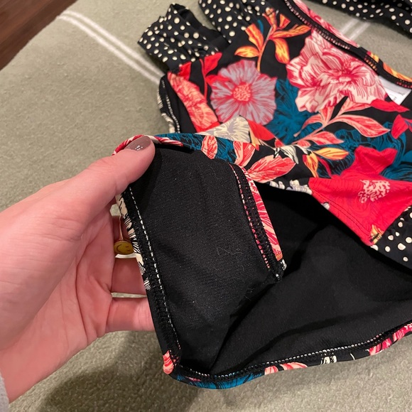 Bikini - Picture 2 of 4